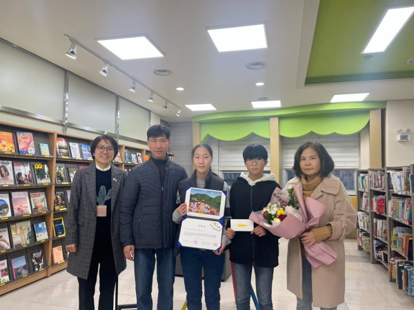 ‘2023년 책 읽는 가족’인증서 수여식 모습