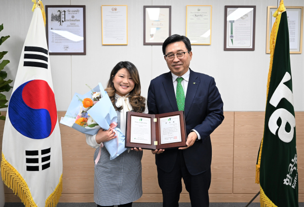 한국농수산식품유통공사 美버지니아주 아린 신 하원의원에 감사패 수여