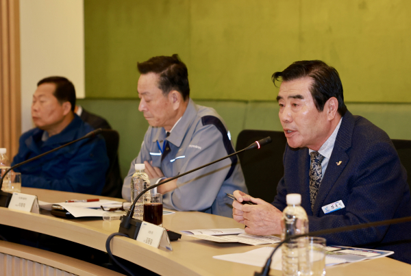 창원 두산에너빌리티 공장 견학에 나선 김동일 시장