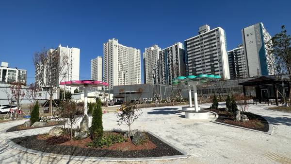 홍도지하차도 상부에 조성된 ‘쉼표 정원’