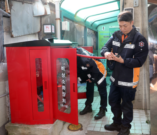 지난 23일 태안서부시장에서 진행된 안전점검 모습.