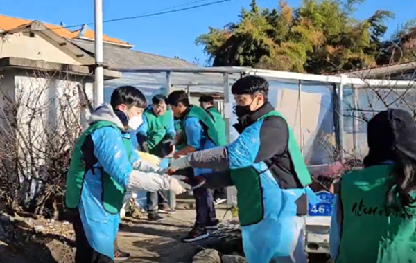 사랑의 연탄나눔 봉사활동 진행 모습