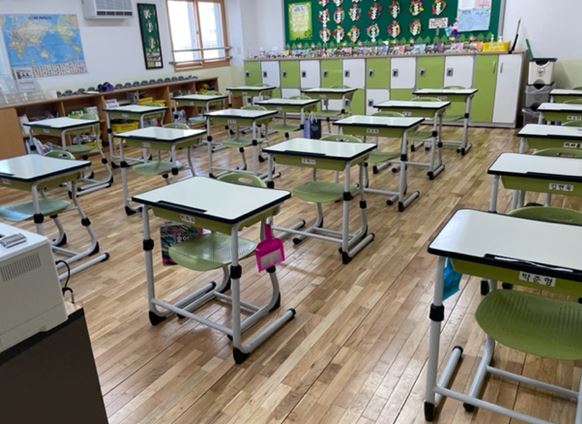 새 책·걸상 및 사물함 교체