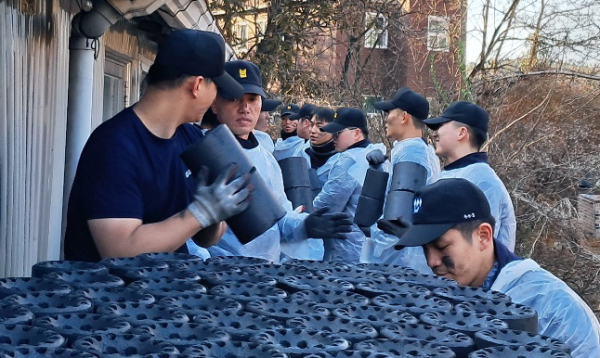자매결연 함대 공주함과 독거노인 가정에 사랑의 연탄 나눔