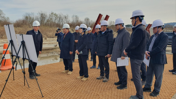 최민호 세종시장은 29일 한화진 환경부 장관과 함께 세종보 현장을 방문했다.