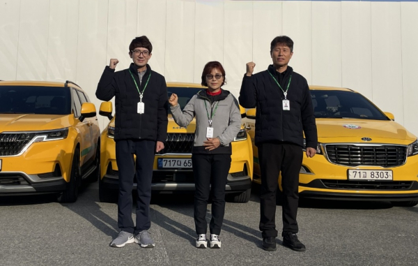 (왼쪽부터) 이현섭 우수 드라이버, 류영애 최우수 드라이버, 이서구 우수 드라이버