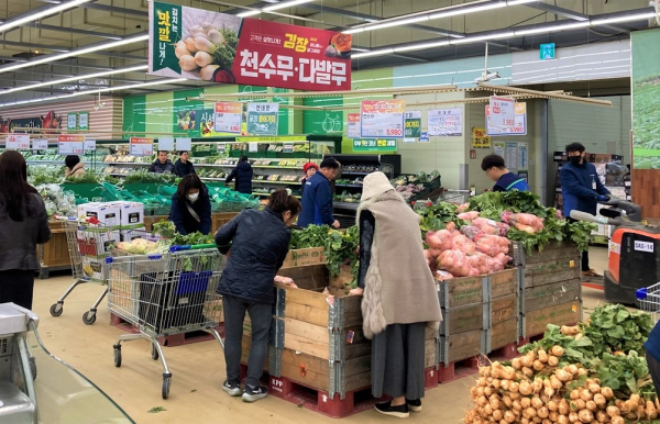 대형유통업체 김장재료 할인행사 모습