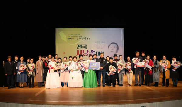 11월 30일 태안문화예술회관에서 진행된 시낭송 대회 단체사진