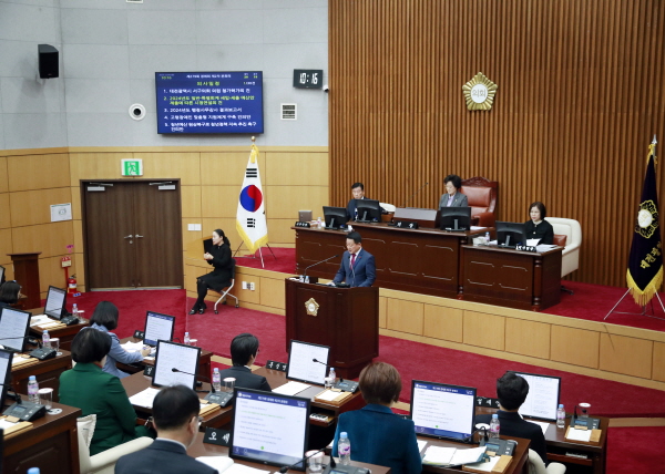 4일 서구의회 제2차 정례회 제2차 본회의에 참석해 시정연설 중인 서철모 구청장