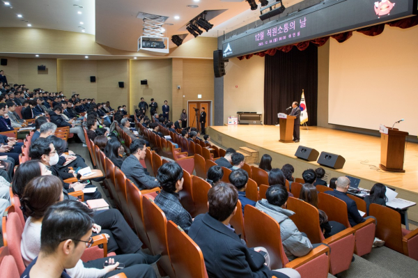 12월 직원소통의 날 행사를 진행 중인 최민호 시장 모습