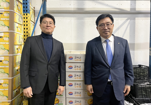 Maryland Food Center Authority(MFCA)방문 현장사진 * 한국농수산식품유통공사 김춘진 사장(우측), HK Produce 김종호 대표(좌측)