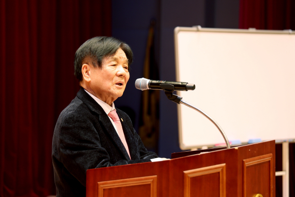 지난 5일 태안문화원에서 진행된 시인 이근배 특강 모습.