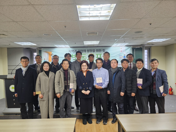 새빛독서포럼 2023학년도 4차 저자 특강 개최 단체사진