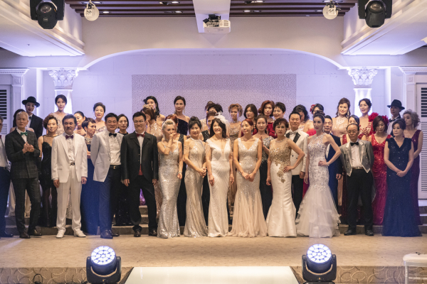 대덕대 평생교육원, 제5회 시니어모델 패션쇼 진행 단체사진