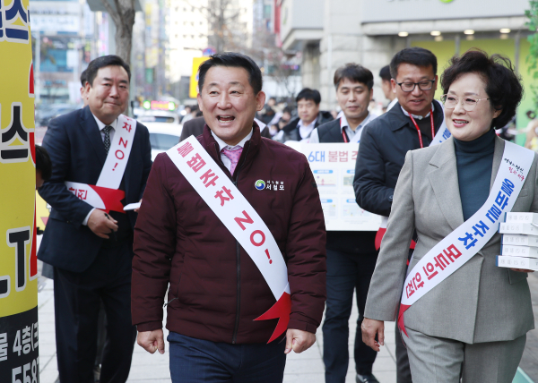 8일 둔산동 학원가 일원에서 주차인식개선 캠페인을 펼쳤다.