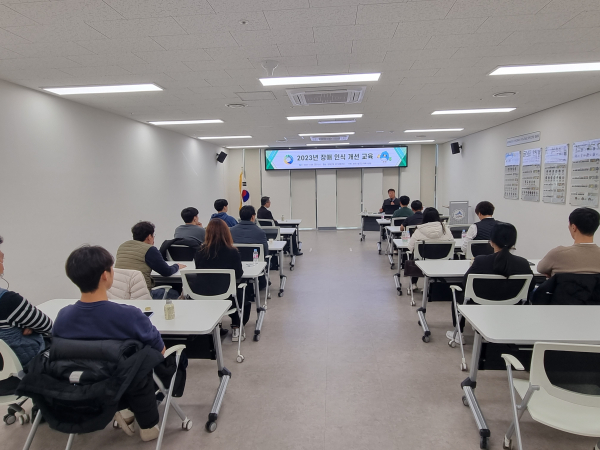 지난 8일 장애인형 국민체육센터에서 장애 인식 개선 교육을 진행하고 있다