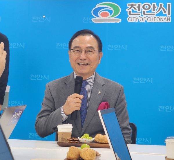 ‘천안흥타령춤축제 2023’에 대한 소감을 밝히고 있는 박상돈 천안시장/사진=박동혁 기자<br>