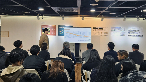 국립한밭대학교 산업디자인학과 공공디자인 프로젝트 최종발표회 학생 발표 모습