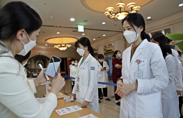 감염관리의 날 핸드폰 오염도 테스트