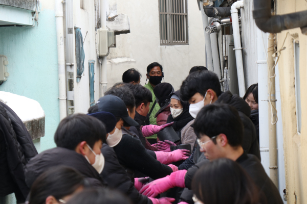 한파 녹일 사랑의 연탄 나눔 봉사 진행