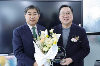 (왼쪽부터) 진충식 회장, 이장우 대전시장
