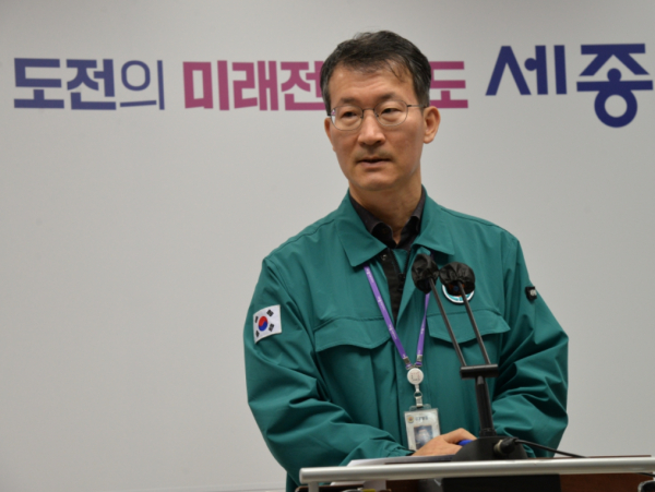 사고에 대해 설명하는 조수창 세종시 안전실장