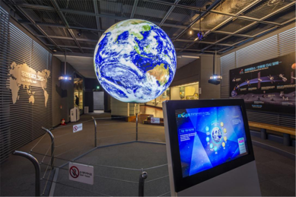 지질박물관 1층에 새롭게 개관한 ‘우리의 지구, 그리고...’전시관 전경