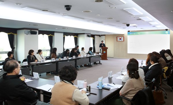 지난 27일 서구청 장태산실에서 열린 아동복지교사 직무교육 장면