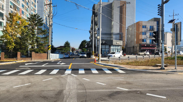 현대아파트 앞 도시계획도로(소2-33호) 교차로 개선공사 구간 모습