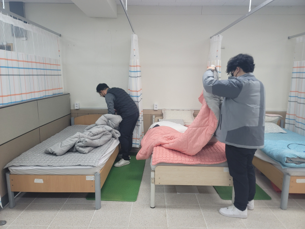 보건실 빈대 정밀점검 모습