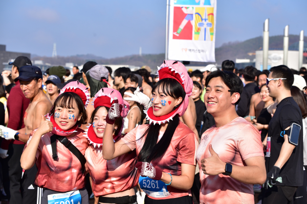 ‘선양 맨몸러닝페스타’(옛 대전맨몸마라톤대회)가 2024년 갑진년(甲辰年) 첫날인 1일 전국에서 6000여 인파가 몰린 가운데 펼쳐졌다.(현장 모습)