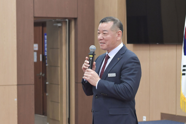 공주시, 2024년 시무식에서 신년사하는 최원철 시장