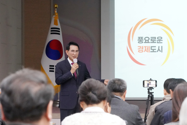 이완섭 서산시장이 3일 시청 대회의실에서 올해 시정 운영 방향을 밝혔다.