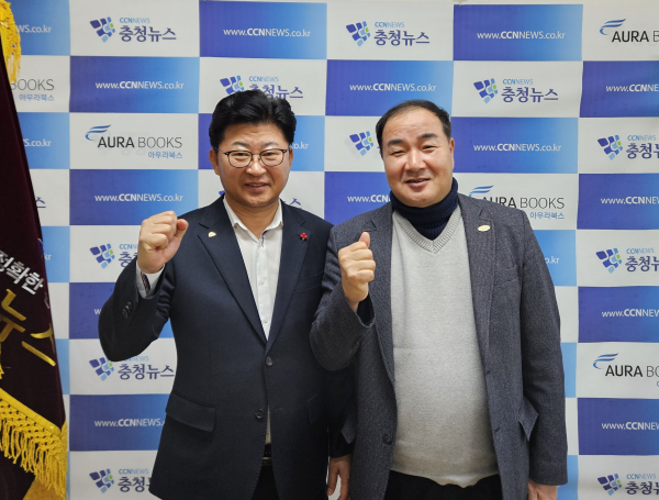 (왼쪽부터)최충규 대전 대덕구청장과 충청뉴스 김거수 대표