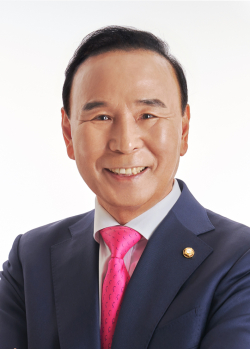 국회 정보위원장인 박덕흠 의원