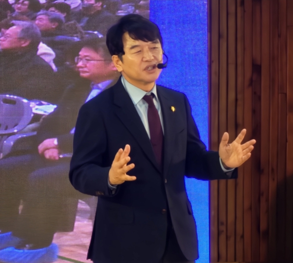 의정보고회를 진행하고 있는 문진석 의원/사진=박동혁 기자