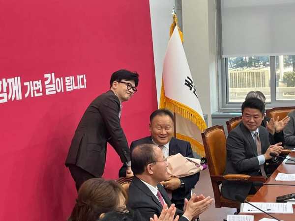 이상민 의원, 국민의힘 입당식 모습 (사진=이상민 의원 SNS 갈무리)