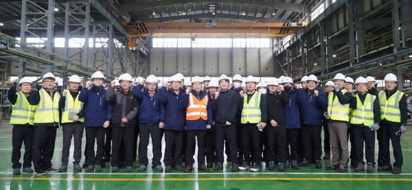 연규양 사장과 임직원들이 안전실천다짐대회를 진행하고 있다.