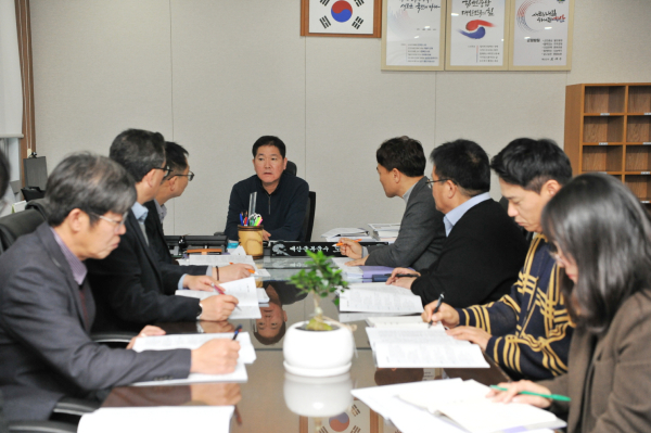 도중선 예산부군수, 업무보고 청취 모습