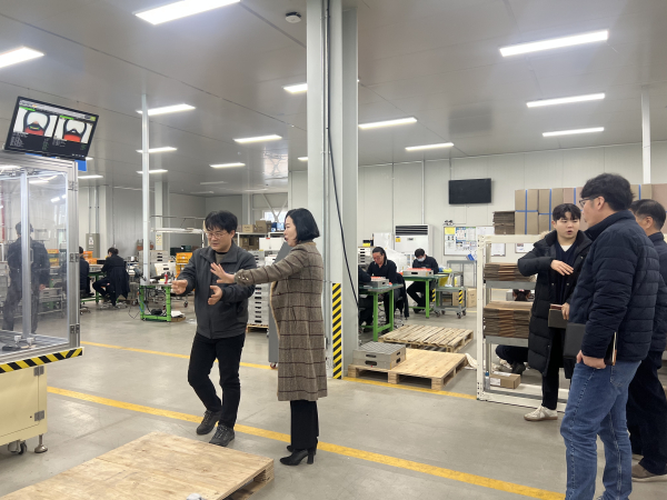 지난 11일 투자유치과 직원들이 기업 애로사항 청취를 위해 ㈜파라텍에 방문했다.