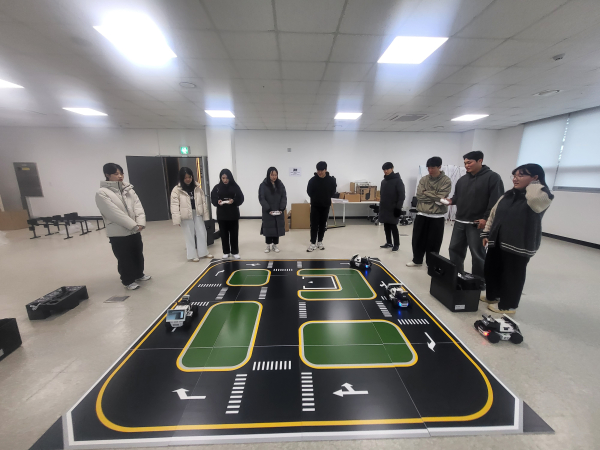 자율주행·AI 로봇을 활용한 실습교육 진행 모습