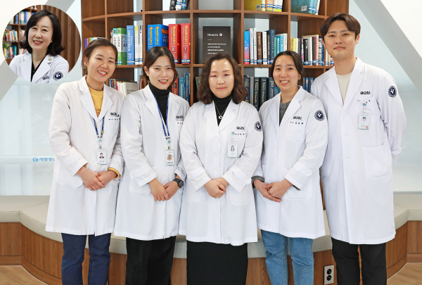 (사진 왼쪽부터 유미선 약제부장, 장소라 약사, 김연진 약제팀장, 이미란 약제과장, 김윤화 약사, 김현우 약사)