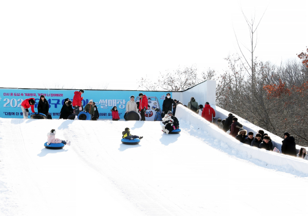 유성구, 도심 속 어린이 눈썰매장 전경
