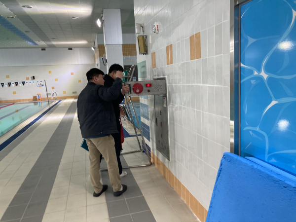 수영장 안전점검 모습(한솔수영장)