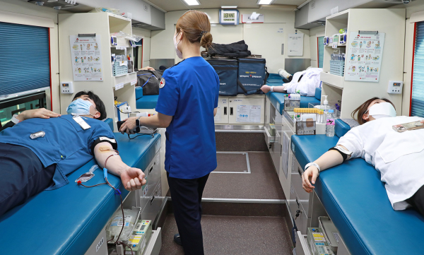 세종충남대학교병원 임직원들이 참여하는 ‘사랑의 헌혈’에 동참 모습
