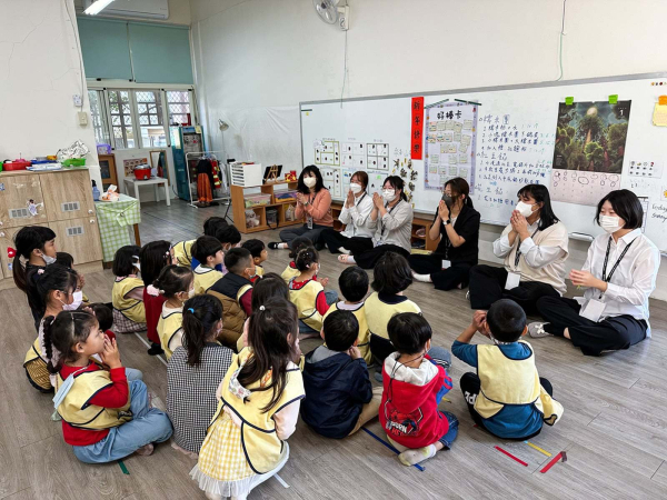 대반 시툰초등학교병설유치원에서 전래동요 부르기