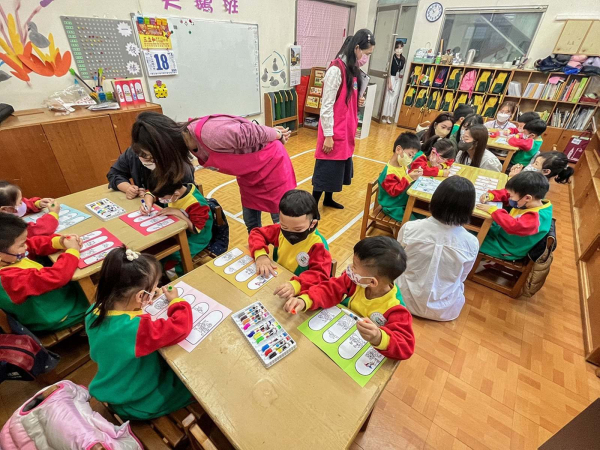 대만 배덕유아원에서 병풍만들기