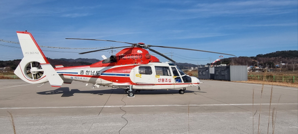 지난 16일부터 예천동 닥터 헬기장 배치된 충청남도 산불진화 임차 헬기