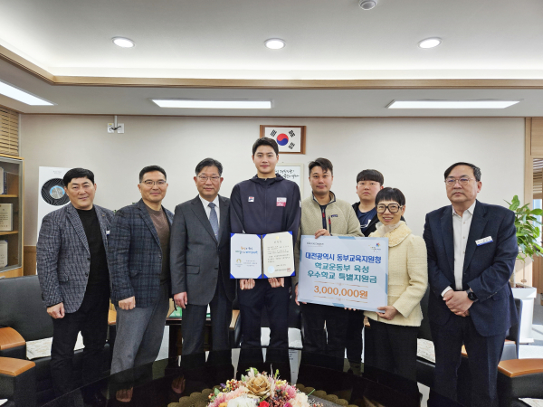 ‘학교운동부 진로멘토·인권지킴이’에 펜싱 국가대표 오상욱 위촉식 단체사진