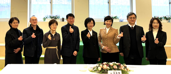 오유경(가운) 식품의약품안전처장은 대전서구어린이·사회복지급식관리지원센터와 대전 정림지역아동센터를 방문해 어린이 급식시설 위생·영양관리 지원을 점검했다.